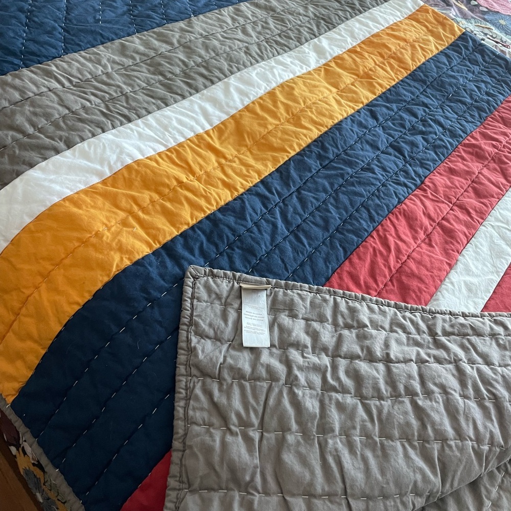 Pottery barnn teen full/queen quilt set